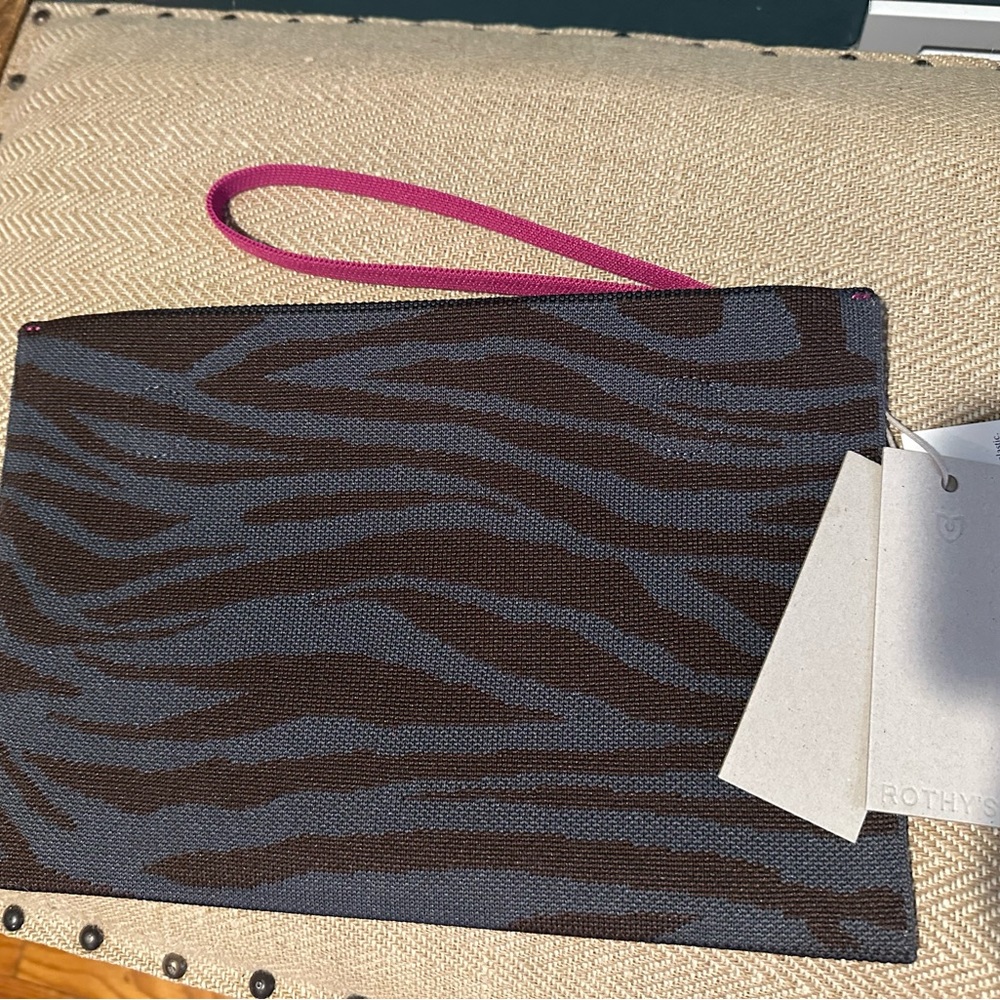 Rothy’s Essential Pouch with magnets